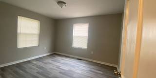 Room in 3 Bedroom Home at Glory St Gallery 27