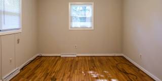 3 Bedroom, 2 Bath house with fenced yard! Gallery 9