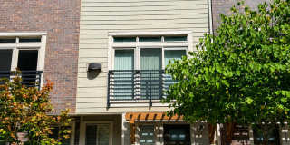 Modern Bellevue Townhome with Private Top-Floor Loft Suite & Rooftop Deck Gallery 1