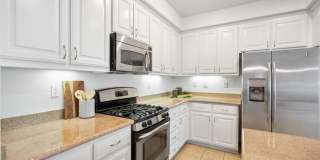 Gorgeous 2 Bed 2 Bath Dublin Townhome with Amenities! Centrally Located! Gallery 12