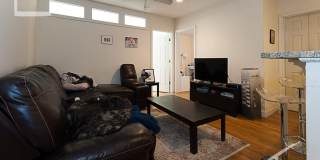 Nice 3 bed in Brookline Gallery 8