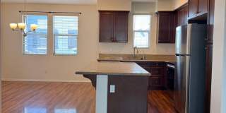 2 Bedroom, 2.5 Bath Tri-level townhouse in Signal Hill Gallery 7