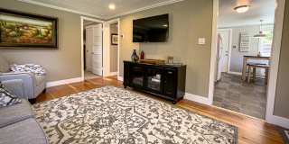 Kelsey's Cottage: Fully Furnished 2 bd/1ba Jacksonville Cottage, Large yard! $300 Utility Fee Gallery 20