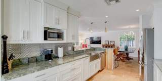 309 Oak St Gallery 32