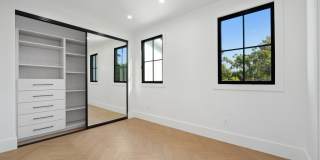 4539 Longridge Avenue Gallery 24