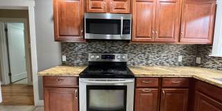 Charming 2 Bed 1 Ba House in Gladstone - Garage, Washer and Dryer, Landscaping Including! Gallery 12