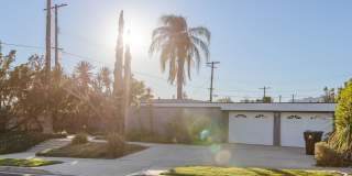 Stunning Mid-Century Modern 4 BR 3 BA with Bonus Room and Office Gallery 5