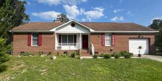 Centrally Located 3 Bedroom House Gallery 1