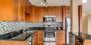 1 Bedroom 1 Bathroom Eastlake Condo W/ Stunning Views Gallery 10