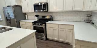 Furnished 3 bedroom, 2.5 bathroom, 2 car garage Gallery 7
