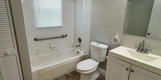 FOR RENT!! CUTE AND COZY BUNGALOW STYLE 3 BEDROOM 1 BATH SINGLE FAMILY HOME (MOVE IN SPECIAL).. Gallery 11