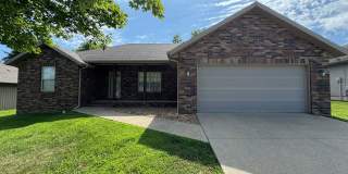 Beautiful 3 bedroom 2 Bathroom Home located in Bluebird Hills Subdivision Nixa, MO Gallery 1
