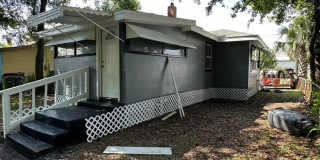 Fully Renovated 2/1 + Bonus Room Single Family Available Now! Gallery 5