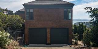 4BR/2.5BA 3,274sqft! STUNNING GG VIEWS!!! Yard! Spa! 4 Car Parking! Pet! PROGRESSIVE Gallery 40