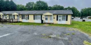 Must see this adorable 1 bedroom 1 bath apartment . Located in Dallas . Gallery 1