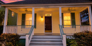 Updated 3-Bedroom Beaufort Home with Screened Porch & Fenced Yard Gallery 1