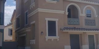 426 N Oak Street Gallery 1