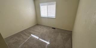 2 bed, 1 Bath, 900 sqft with washer/dryer hookups and 1 car garage Gallery 29