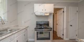 Newly Renovated & Spacious Home w/ Bonus Room Gallery 7
