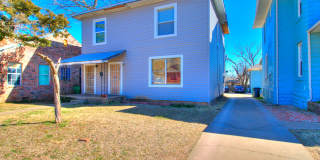 Cute Duplex - Upper Unit! Gallery 1