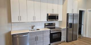 Completely Remodeled Luxury Apartment in the Heart of the City Gallery 1