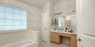 1421 Spiderlily View Gallery 6