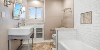 Luxurious Remodeled Home with ADU in Valley Village Gallery 14