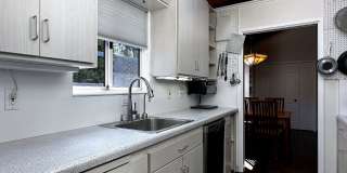 Three bedroom, two bathroom home with gorgeous views and sunroom for rent in the hills of Fairfax! Gallery 7