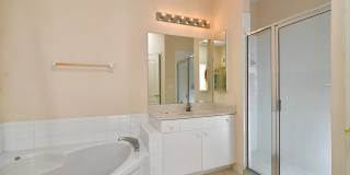2 Bedroom with Den and Garage. Over !800 Sq. Ft under air Gallery 29