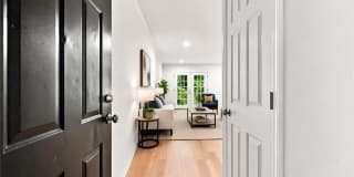 5095 Roswell Road Gallery 1