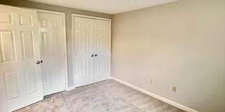 43576 BLACKSMITH Square Gallery 7