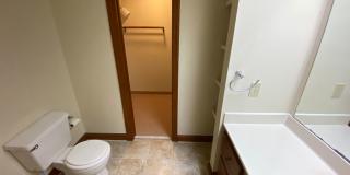 Room in 3 Bedroom Home at Grove Ave Gallery 32
