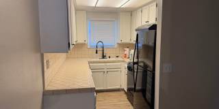 Large renovated Stand alone one bedroom above garage Gallery 7