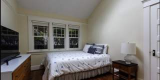 652 Woodlawn Ave Gallery 11