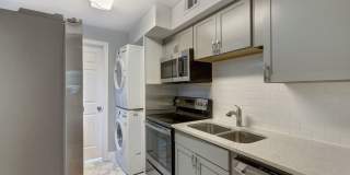 Large Brand New - One Bedroom (2 blocks from Historic Distr.) Gallery 1