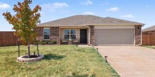 Adorable Cozy Home in Mustang Adorable Cozy Home in Mustang Gallery 1