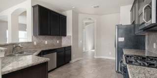 660 Community Dr Gallery 4