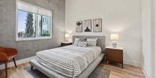 Luna at Viera Gallery 31