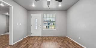 Charming 3 Bedroom Home with Spacious Backyard Gallery 5