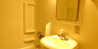 Rent Special: 1/2 Off June's Rent!! 1 bed 1 bath Duplex near Bush Park! Gallery 7