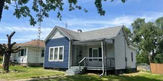 2 Bedroom 1 Bath w/Garage and in unit Washer/Dryer Gallery 1