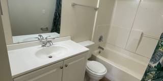 Cozy 3 bed 2.5 Bath Townhome Gallery 28