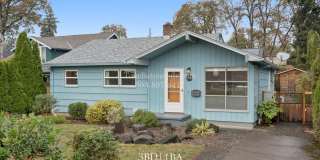 Charming Gladstone 3 Bed Home with Hardwood Floors, AC & Backyard Gallery 1