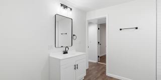 Fully Updated 2-Bed with Modern Finishes Gallery 21