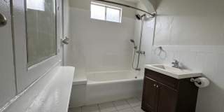 Large centrally located unit with shared yard Large centrally located unit with shared yard Gallery 19