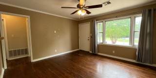 Cute 2 Bed 1 Bath Gallery 3