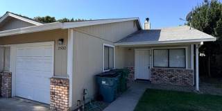 Comfortable 2 Bedroom, 2 Bath Home with Garage & Fireplace! Comfortable 2 Bedroom, 2 Bath Home with Garage & Fireplace! Gallery 1