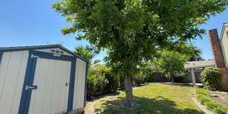 Charming very clean 3BR House in quiet Hanford Neighborhood Gallery 28