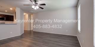 Beautiful 3-Bedroom Home with Easy Access to I-35 & I-240 Gallery 7