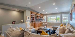 Beautiful 5 Bedroom Home- One Level and Private Pool Gallery 5